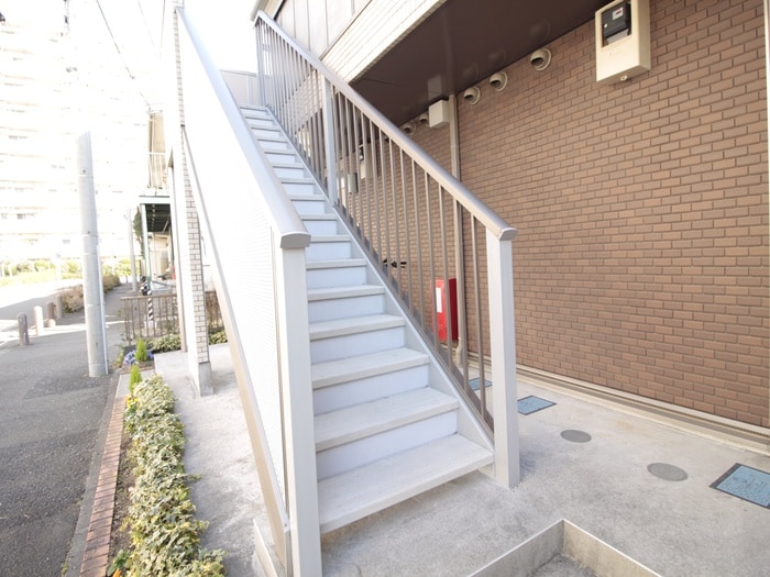 エントランス部分 ヴィオラハイツ