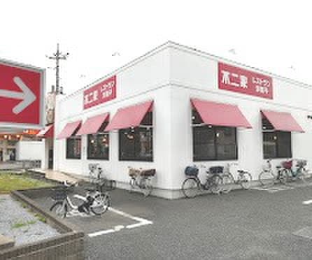 不二家レストラン川口青木店(その他飲食（ファミレスなど）)まで400m メゾン・ド・レザン