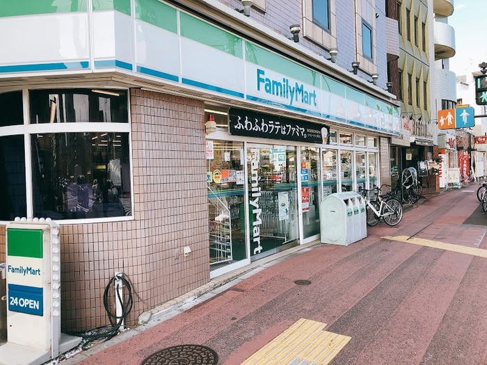 ファミリーマート(コンビニ)まで172m ピラムハイツ