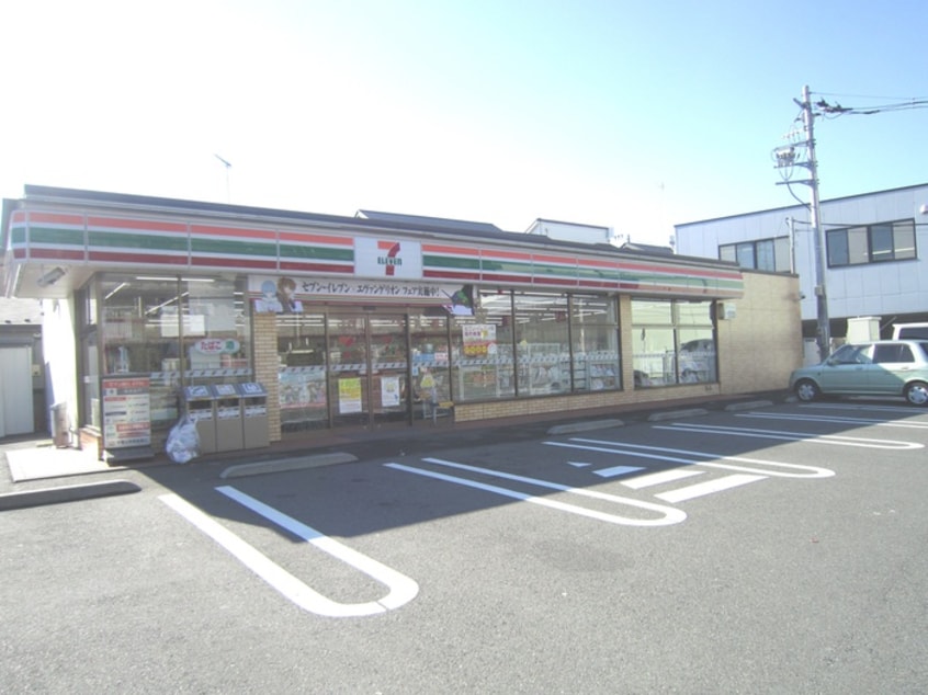 セブンイレブン(コンビニ)まで393m メイプルハイツ