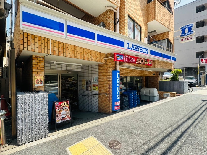 ローソン麻布三ノ橋店(コンビニ)まで150m 三田ハウス