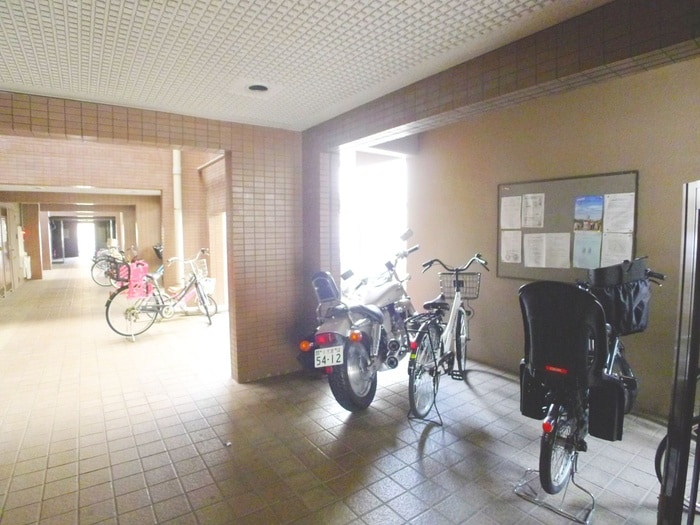 駐輪場 フロントピア蕨
