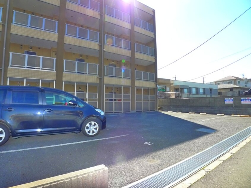 駐車場 アンプルール　フェール　COCO