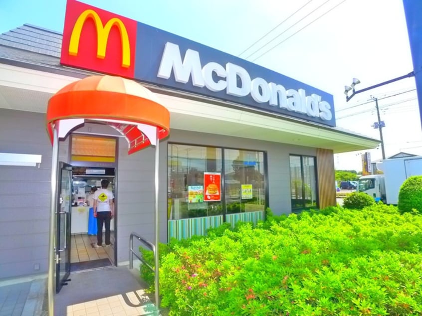 マクドナルド(ファストフード)まで440m リッチ　フィールド