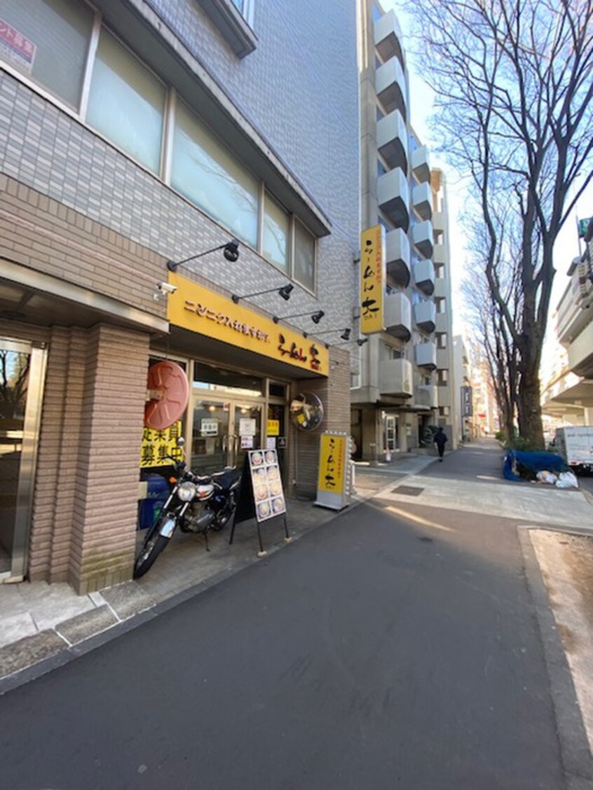 ラーメン　大(その他飲食（ファミレスなど）)まで18m セジュール０３６