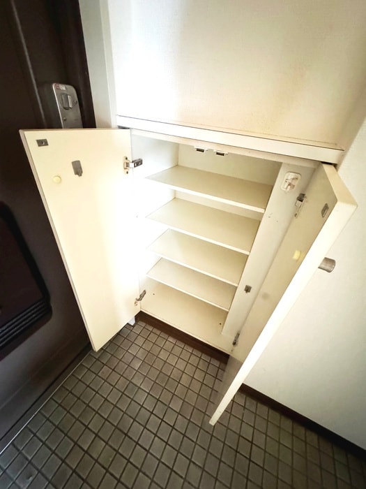 玄関 第六カイビル