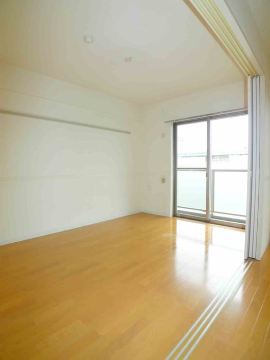 居室 アム－ル参番館