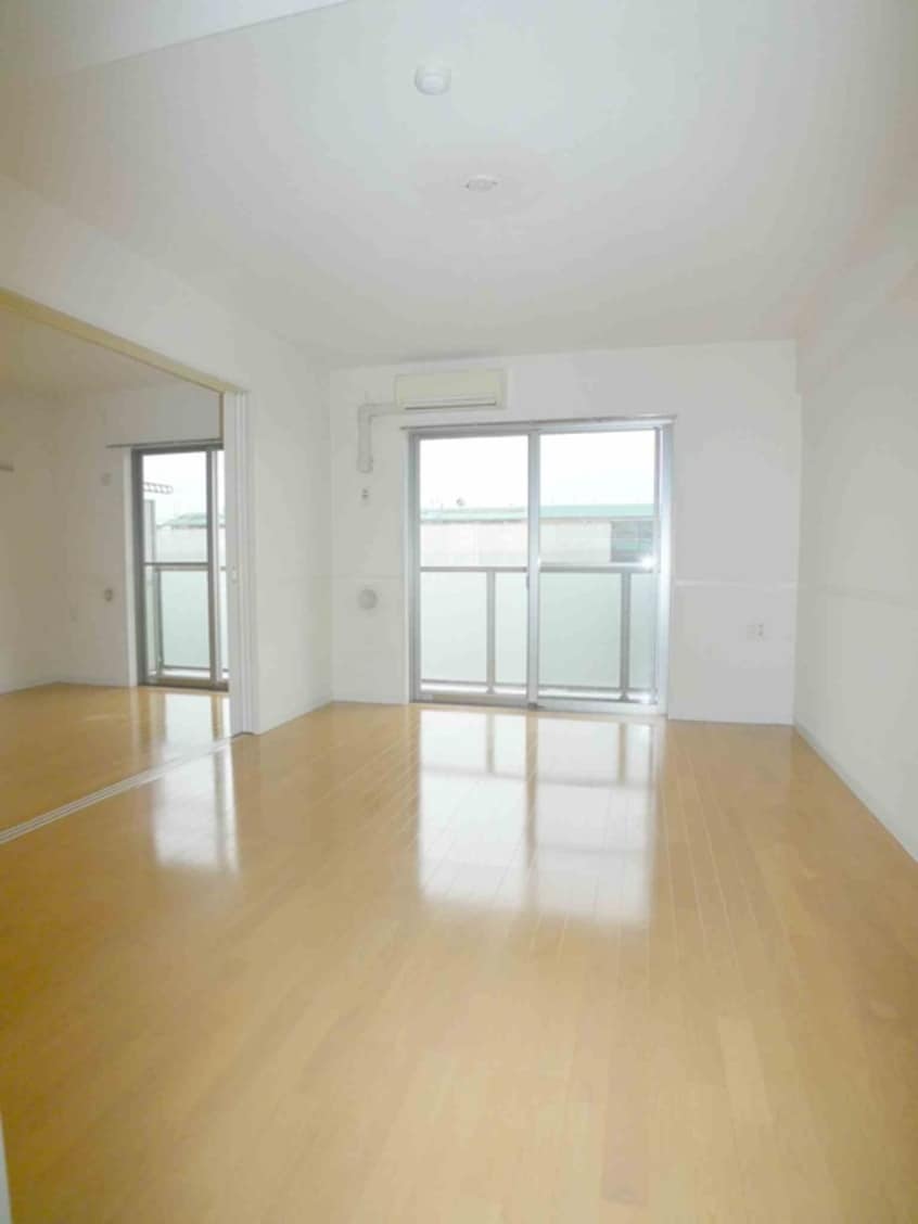 居室 アム－ル参番館