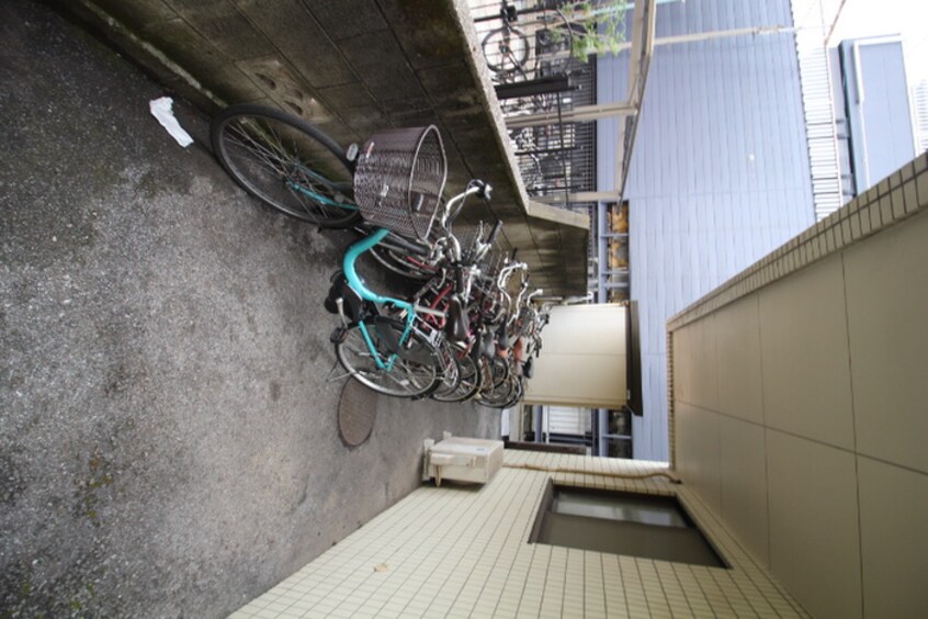 駐輪場 クレドール