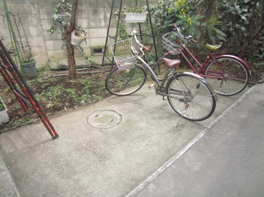 駐輪場 カナリア館