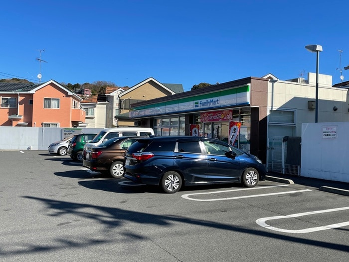 ファミリーマート 町田三輪町店(コンビニ)まで500m ラニ－・ヒル・ヴィレッジ