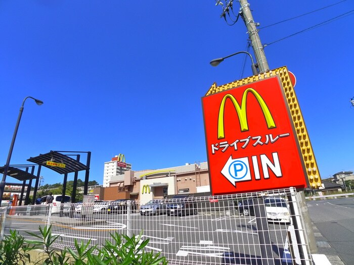 マクドナルド(ファストフード)まで80m レジデンスコースト稲毛海岸