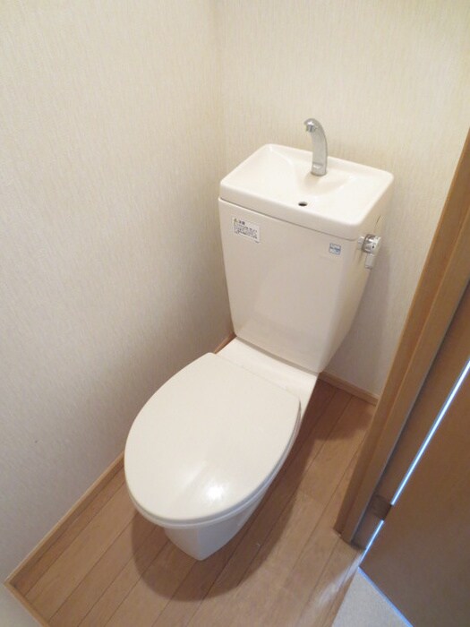 トイレ ハイツ　ノン