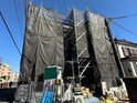 建築中