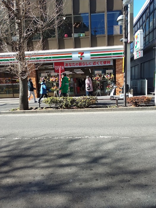 セブンイレブン横浜青葉台１丁目(コンビニ)まで550m 藤が丘１１号棟