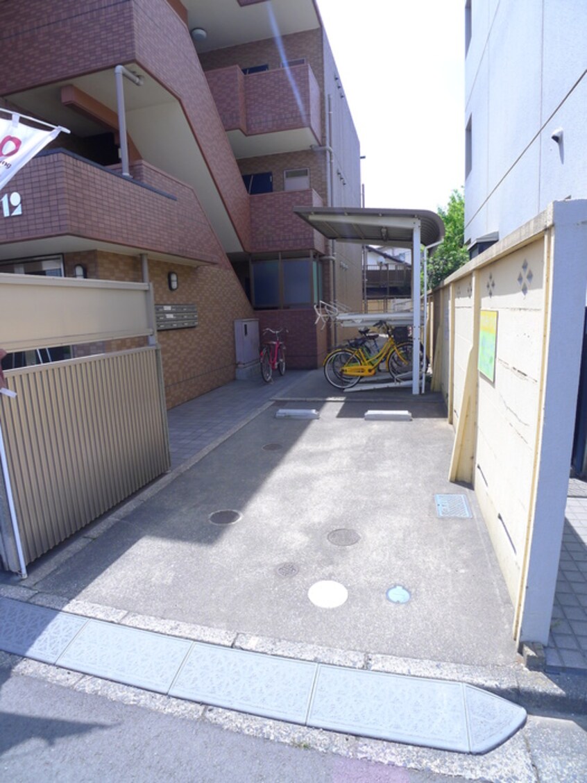 駐車場 クリエイティブ１２