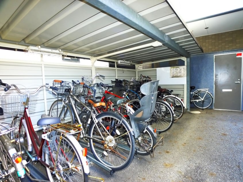 駐輪場 トライアングル綾瀬