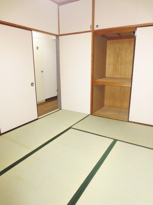 居室 シュロス中之庭
