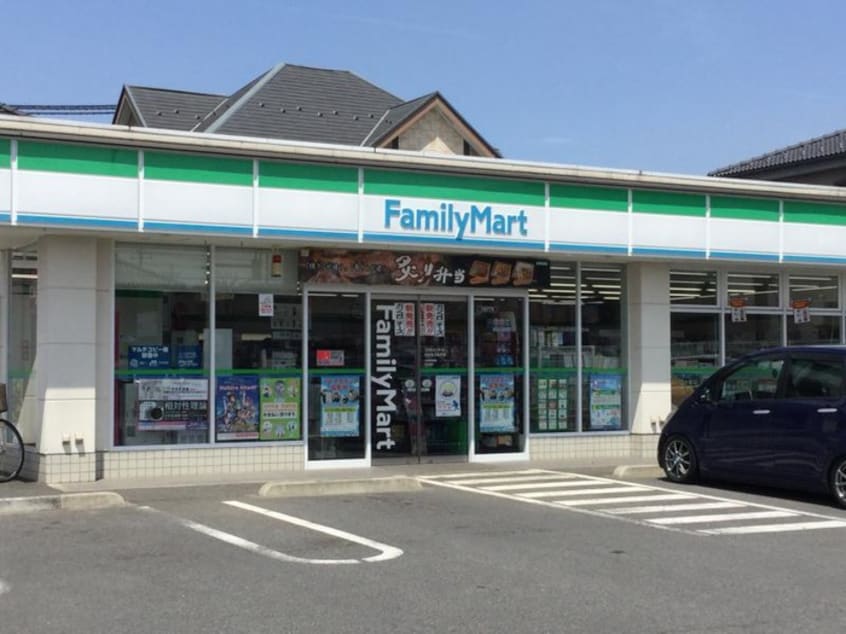 ファミリーマート 羽村富士見平店(コンビニ)まで130m ハワイアンシアター古民家　羽村