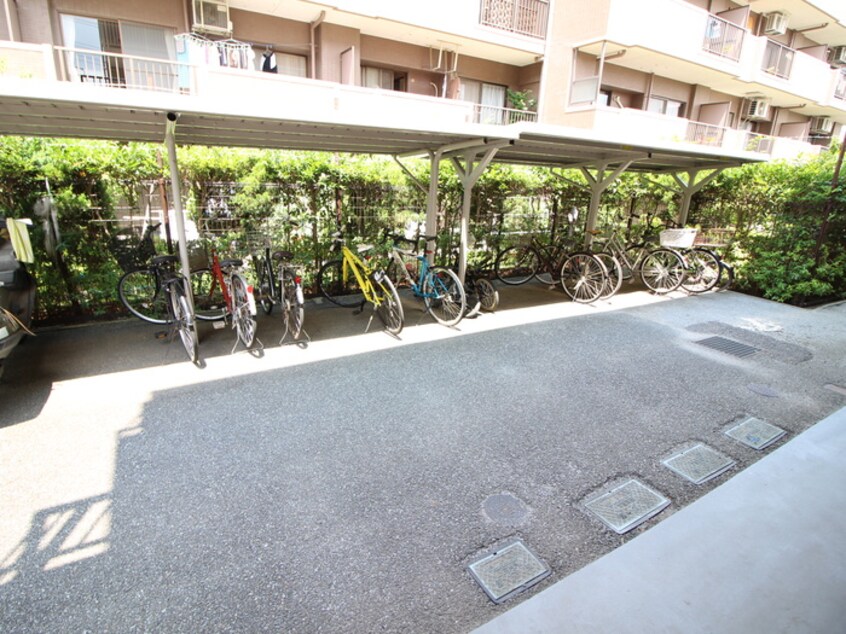 駐輪場 日興狛江マンション２