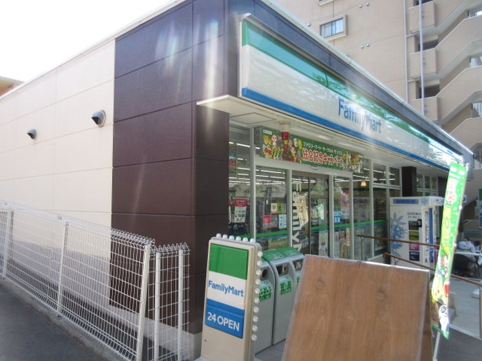 ファミリーマート鷺沼駅西店(コンビニ)まで240m サミエ－ル鷺沼