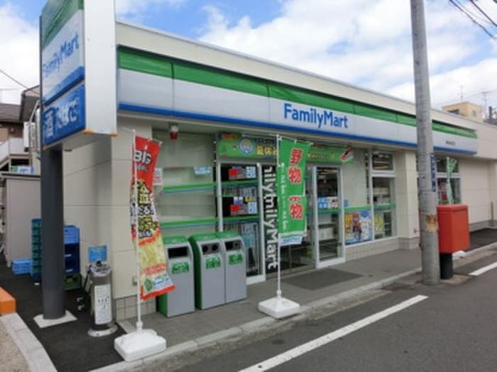 ファミリーマート釜台町店(コンビニ)まで650m ハイム安井伍番館