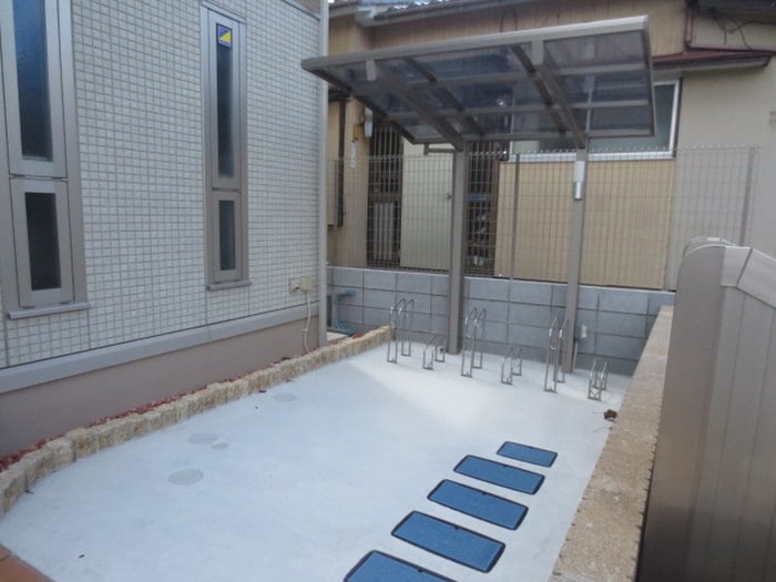 駐輪場 フローラ