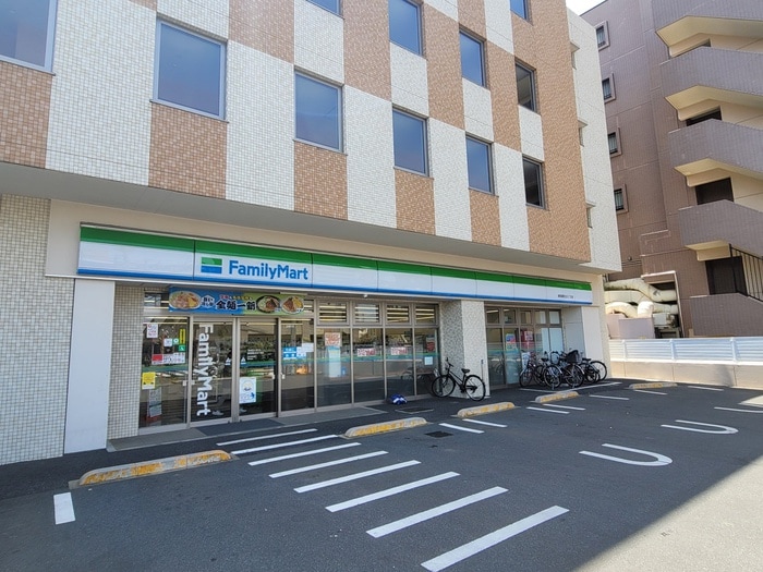 ファミリーマート　練馬関町北五丁目店(コンビニ)まで331m カーサアルボール