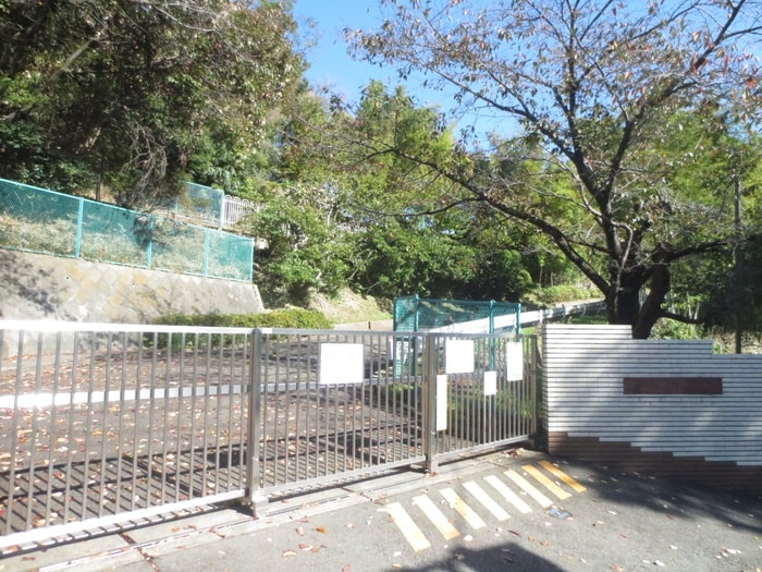 横浜市立谷本小学校(小学校)まで652m エスポワ－ル藤が丘