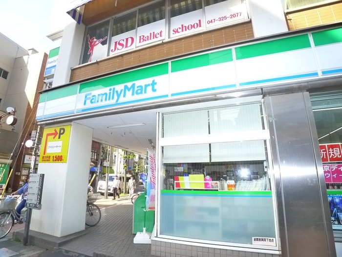 ファミリーマート(コンビニ)まで225m サムティレジデンス市川