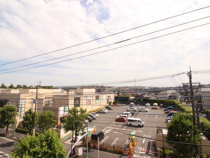 室内からの展望 フォーシーズンあざみ野ビル