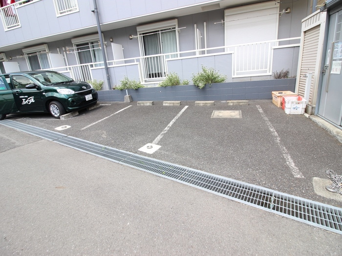 駐車場 トリコロール・ピエテ