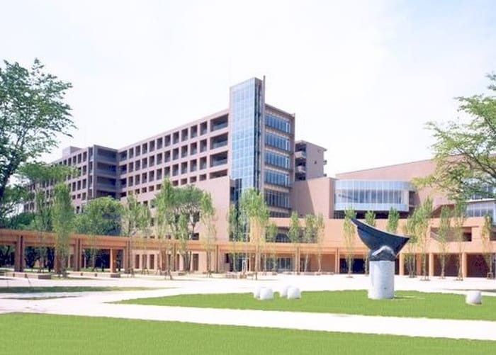 外語大(大学/短大/専門学校)まで500m ルミエールアサヒ