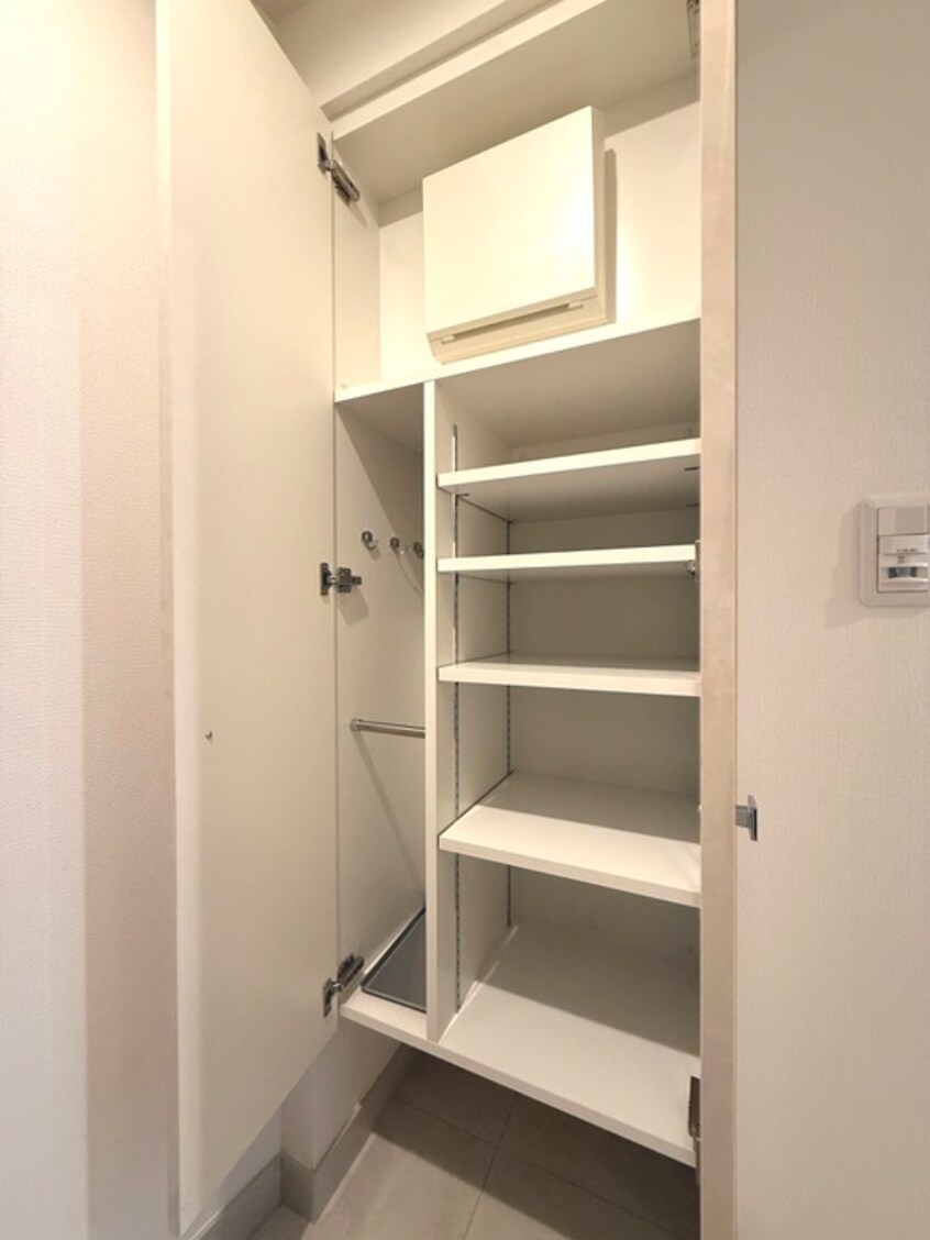 靴箱 T-CASTLE NISHIARAI-EKIMAE