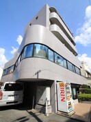 アイエスビルの外観