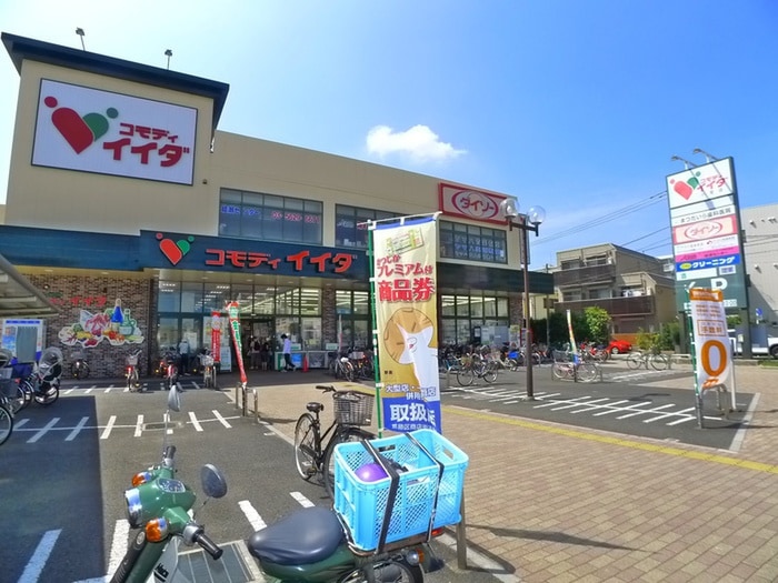 コモディイイダ(スーパー)まで240m ｼﾞｪﾉﾋﾞｱ綾瀬ｽｶｲｶﾞｰﾃﾞﾝ（1405）