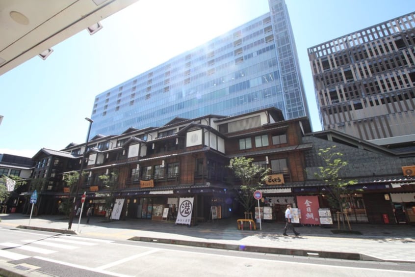 ミナカ小田原(その他飲食（ファミレスなど）)まで650m ヴィガラス栄町