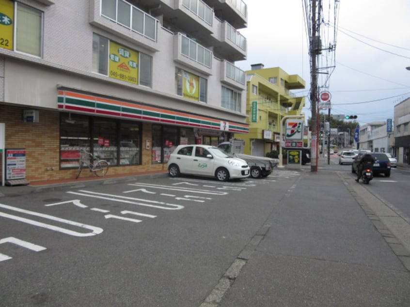 セブンイレブン上倉田店(コンビニ)まで800m 第3喜楽ハイツ