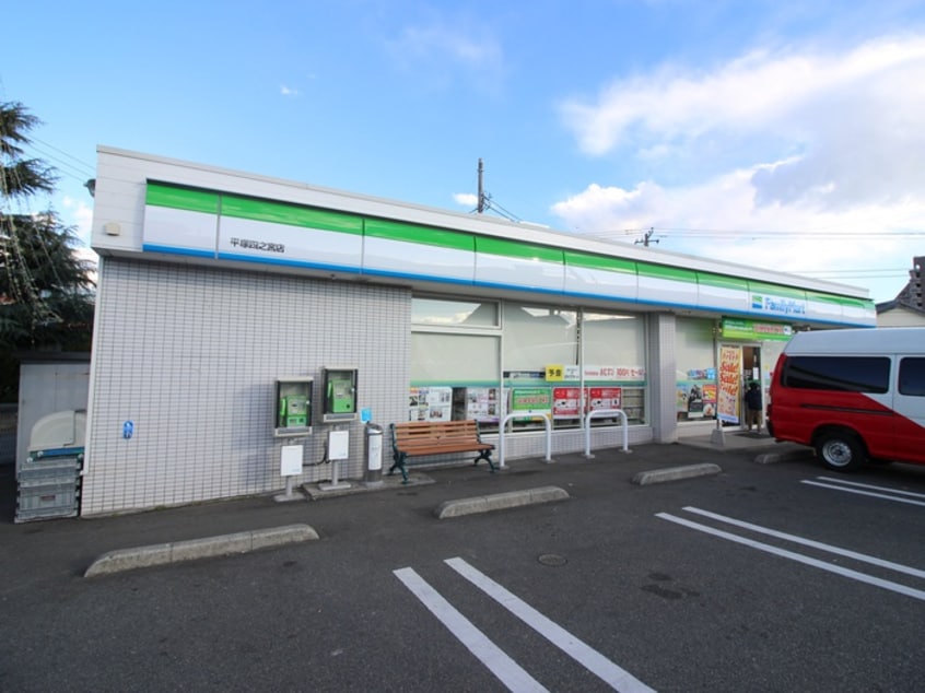 ファミリーマート(コンビニ)まで354m ラ・ミア・カーサ