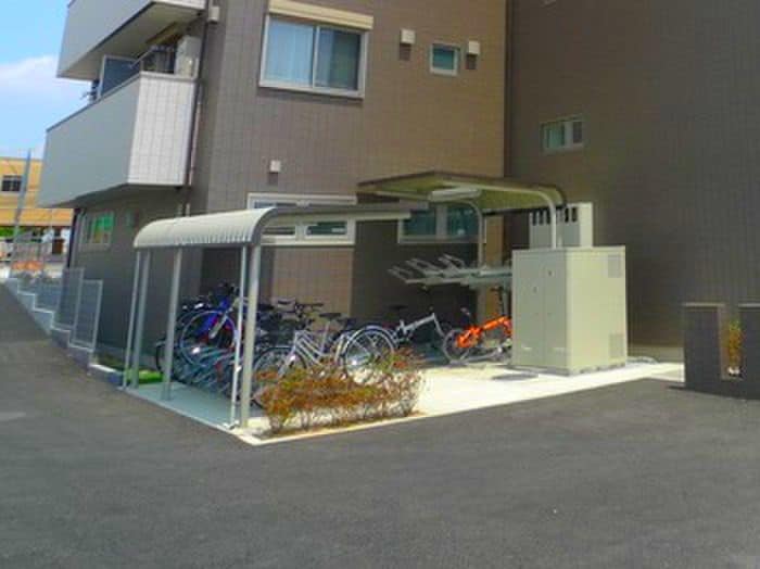 駐輪場 オークリーフ