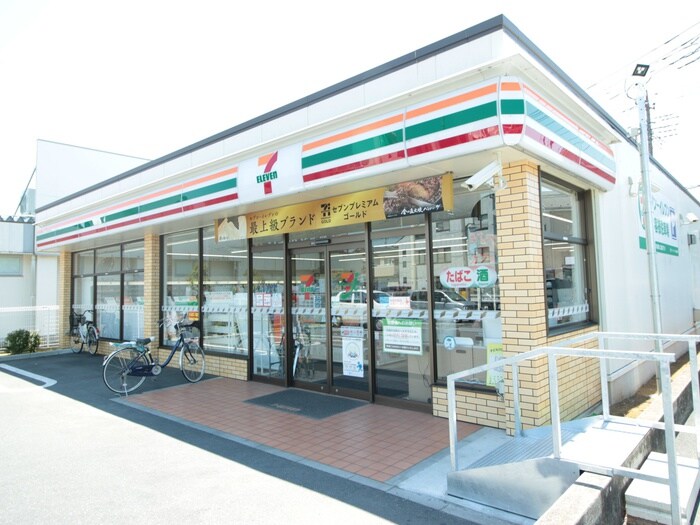 セブンイレブン宮本町店(コンビニ)まで800m リバ－サイド堀井Ａ