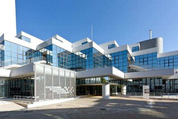 高井戸地域区民センター(役所)まで220m イ－ストハイム高井戸