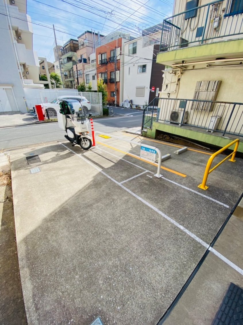 バイク置き場 シャトーオオトミ