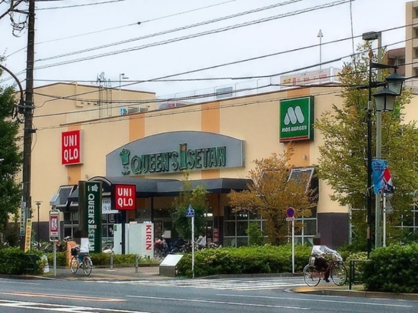 クイーンズ伊勢丹杉並桃井店(スーパー)まで500m ヴィラ－ジュモカ