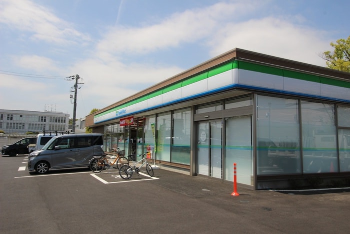 ファミリーマート佐江戸店(コンビニ)まで450m ハイマートアサヒ弐番館