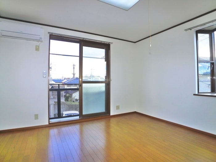 居室 万精ハイツ