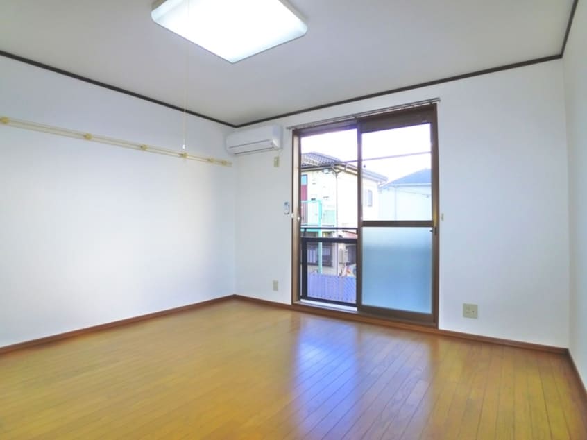 居室 万精ハイツ