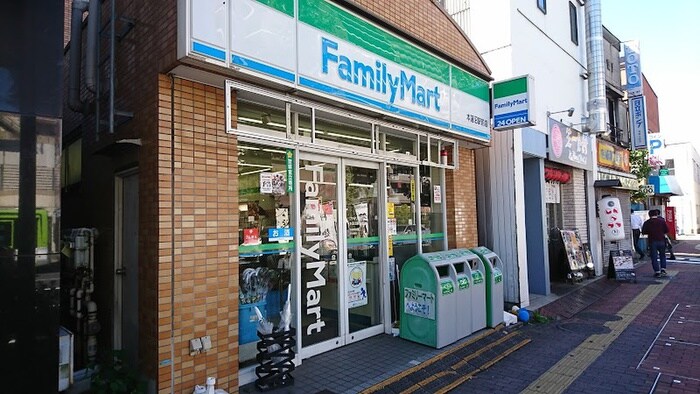 ファミリーマート本蓮沼駅前店(コンビニ)まで344m メゾンベル