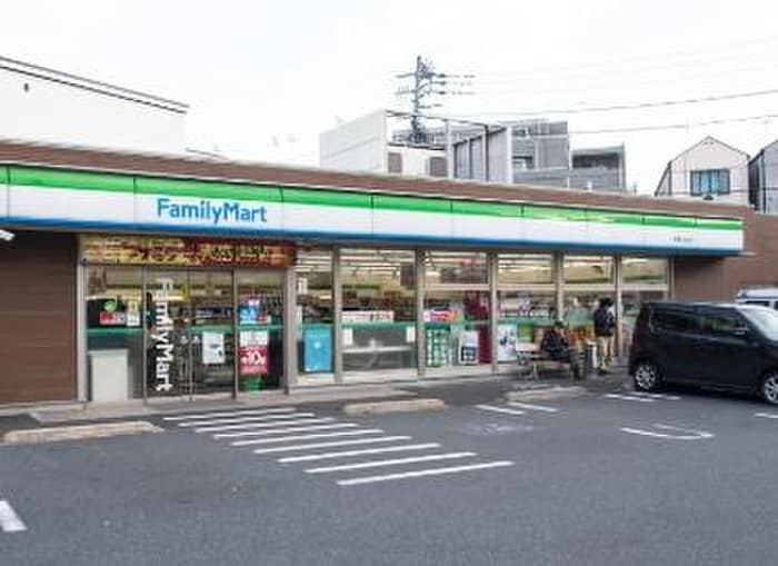 ファミリーマート(コンビニ)まで398m ベルパレス