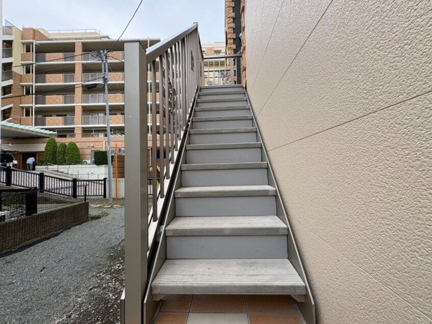 エントランス部分 ユナイト岸谷ベネディット
